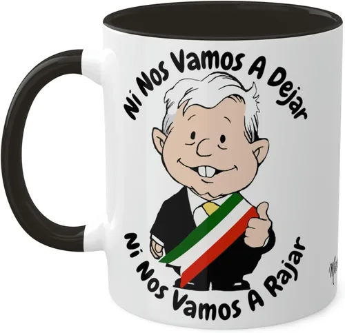 Vista 2 de AMLO - Taza de café Ni Nos Vamos A Dejar Ni Nos Vamos A Rajar con divertidos dibujos animados Muñeco AMLITO Taza de cerámica blanca brillante