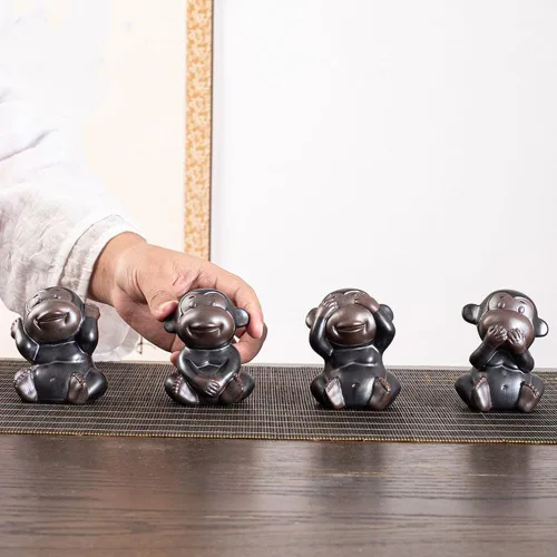 Vista 3 de Juego de 4 estatuas de monos sabios, cerámica negra, no escucha el mal, no ve, no habla mal, no habla mal, no hacer mal, no hacer mal, figuras