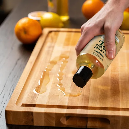 Vista 5 de CLARK'S Aceite mineral de bambú para tabla de cortar – Aceite mineral de grado alimenticio para tabla de cortar – enriquecido con extracto de hierba
