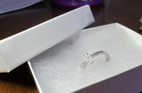 Vista 5 de Anillo True Love Waits de lado de pureza cruzada, ceremonia de castidad cristiana, acero inoxidable