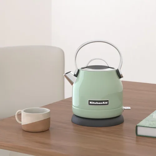 Vista 2 de KitchenAid Kek1222TB hervidor de agua eléctrico, 40.5 onzas, color Twilight Blue, Pistacho Tapa extraíble para un fácil llenado, diseño de acero