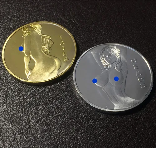 Vista 2 de Hot Women Sexy Novedad Stripper Challenge Coin Heads Tails Challenge Token Coin Lucky Funny Gifts para hombres marido novio