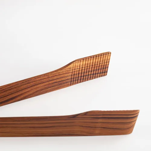 Vista 4 de Pinzas para ensalada de primavera súper delgadas: servidor de mano de ensalada de madera de teca de 0.1 x 0.1 x 12 pulgadas de utensilios de cocina