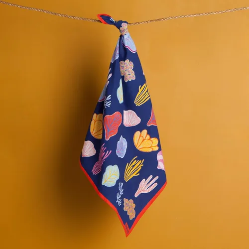 Vista 34 de Danica Studio Bandana de algodón reciclado de 21 x 21 pulgadas