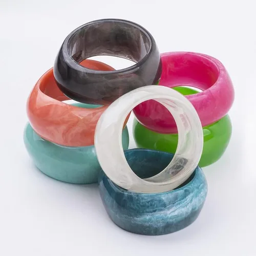 Vista 4 de COLORFUL BLING Brazalete grueso de acrílico con diseño geométrico de caramelo transparente, diseño de carey, ancho y grueso, para mujer, joyería