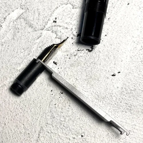 Vista 2 de Llave de herramienta de extracción de pistón y punta estilográfica para Pelikan Montblanc 146