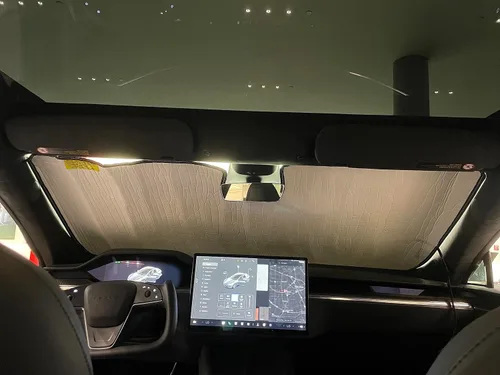 Vista 9 de HeatShield, El parasol original para parabrisas con ajuste personalizado para Tesla S Sedan 2017, 2018, 2019, 2020, 2021, 2022, 2023, 2024 Gold
