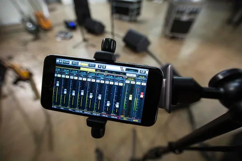 Vista 5 de Mezclador digital Soundcraft Ui12 (12 entradas, mando a distancia)