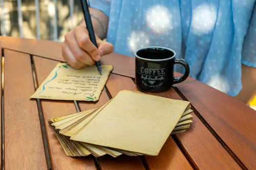 Vista 3 de Wanderings Tarjetas antiguas hechas a mano en blanco con borde de papel ligeramente quemado, paquete de 50 tarjetas multimedia mixtas para anuncios