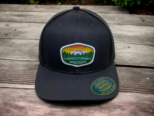 Vista 3 de Gorra de béisbol Mount Rainier Trucker con parche tejido de parque nacional