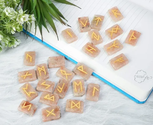 Vista 7 de Crocon Runas de piedras preciosas con forma rectangular de piedra solar con alfabeto de Futhark de élder grabado, juego de 25 runas de cristal