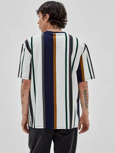 Vista 4 de GUESS US Originals Eco Striped Logo Tee para hombre