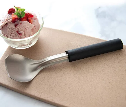 Vista 5 de Rada Cuchara de helado con mango de resina negra fabricado en los Estados Unidos, 9-1/4 pulgadas