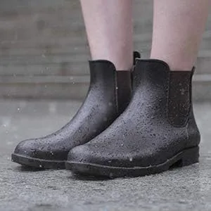 Vista 2 de DKSUKO Botas de lluvia cortas para mujer, botas de jardín impermeables de goma, botas elásticas sin cordones, botas Chelsea a la moda, zapatos