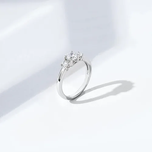 Vista 9 de Tienda Collection Anillo redondo de plata de ley chapado en oro o platino con 3 piedras hecho con circonitas infinitas