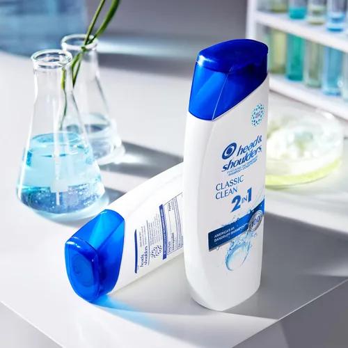 Vista 8 de Head & Shoulders Classic Clean Champú y acondicionador anticaspa 2 en 1, tamaño de viaje, protección de 72 horas, 8.45 onzas líquidas
