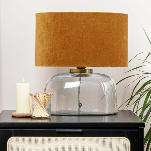 Vista 14 de Creative Co-Op Lámpara de mesa moderna con base de vidrio y pantalla de terciopelo, amarillo mostaza