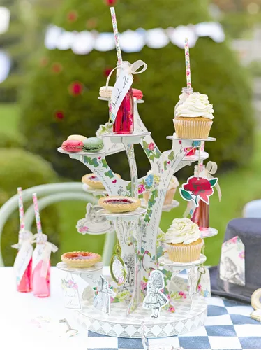 Vista 3 de Talking Tables Soporte para cupcakes y tartas de Alicia en el país de las maravillas, decoración de fiesta de té con sombrerero loco, decoración