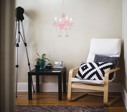 Vista 4 de LaLuLa Mini Lámpara de Araña con Cristales de Acrílico Lámpara de Araña Rosa de 4 Luces Lámparas de Araña Modernas para Dormitorio y Habitación