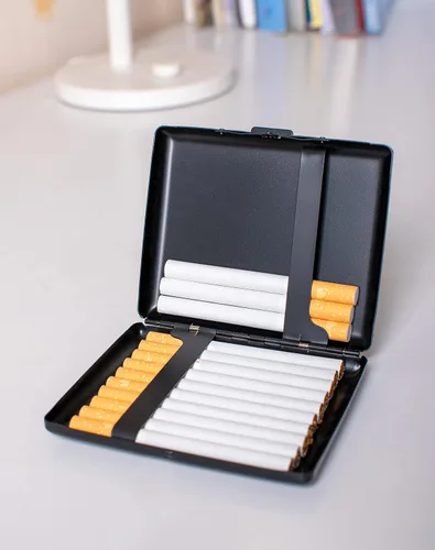 Vista 2 de Caja de cigarrillos de metal, para mujeres y hombres, clip de resorte portátil de doble cara, capacidad para cigarrillos de 18-20 de 3.937 in (negro)