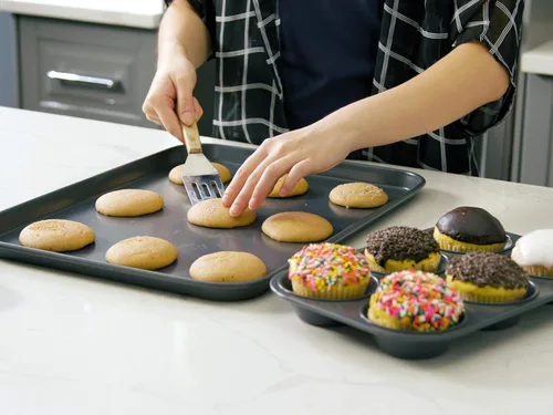 Vista 8 de Elbee Home - Juego de 8 piezas de acero aluminizado antiadherente, ahorro de espacio, con bandeja para asar profundamente, bandeja para galletas