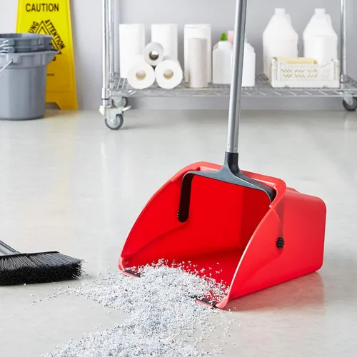 Vista 7 de Amazon Basics Recogedor Jumbo Lobby para uso en interiores y exteriores, paquete de 6, color rojo