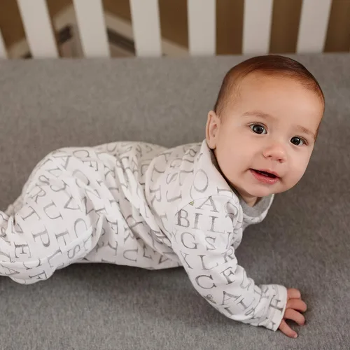 Vista 3 de Burt's Bees Baby - Enterizo para bebés niños, 100% algodón orgánico, conjunto de una pieza, Letra gris abeja., 18 Months