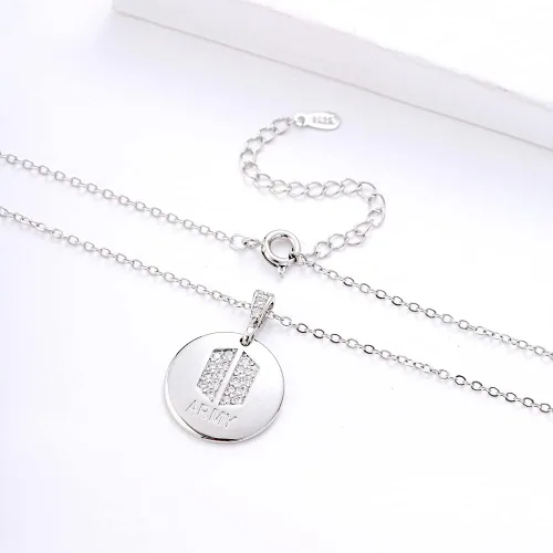 Vista 4 de YANENG KPOP Bangtan - Collar con colgante de circonita cúbica para fanáticos del ejército regalo para mujeres y niñas Metal Circonia cúbica