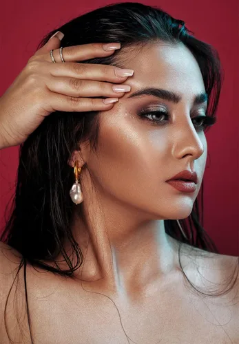 Vista 2 de Aretes colgantes de perlas chapados en oro de 14 quilates con perlas barrocas Aretes colgantes de perlas para mujer