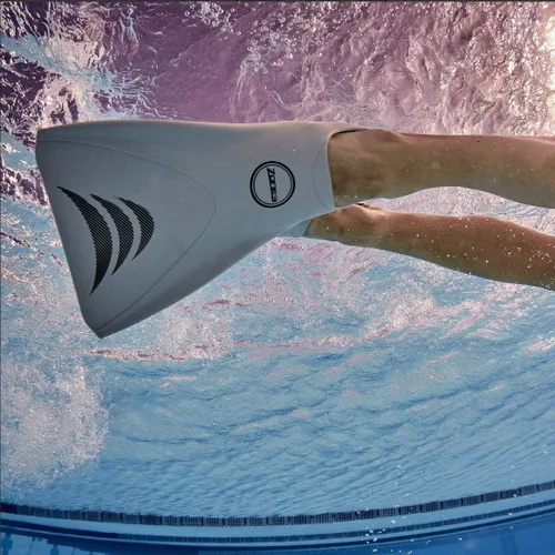 Vista 2 de Zone3 Aletas de entrenamiento de natación V-Flex Ergo de silicona (plata, XS)