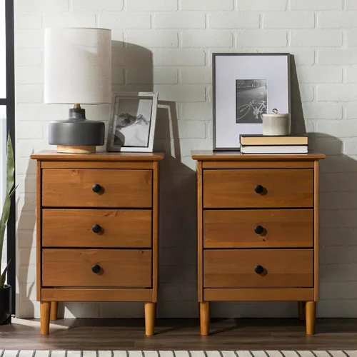Vista 4 de Walker Edison Myron Modern - Juego de 2 mesitas de noche de madera maciza de 3 cajones, 2 unidades, color caramelo Blanco