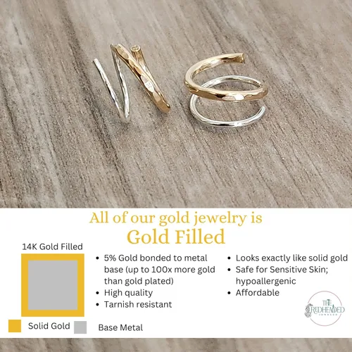 Vista 9 de Aretes Huggie PEQUEÑOS Hechos a Mano de Metal Mixto con Aro Retorcido, Doble Aro para Piercing Individual, Aretes de Plata de Ley y Oro, Ilusión