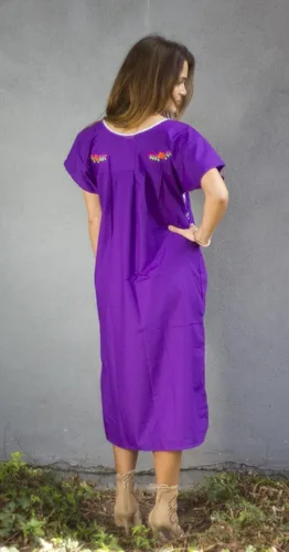 Vista 3 de Vestido bordado de Liliana Cruz estilo campesina mexicana