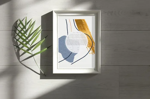 Vista 3 de Maybie & Co. Arte abstracto azul y dorado V2 Modern Ketubah enmarcado personalizado Contrato de amor de arte judío Contrato de matrimonio