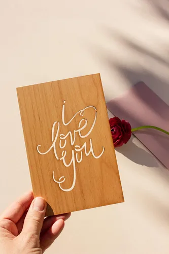 Vista 3 de Tarjeta de madera con texto en inglés "I Love You" (regalos personalizados, mensaje personalizado, aniversario, boda, cumpleaños, solo porque sí)