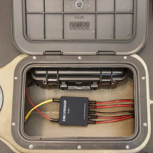 Vista 3 de Yak-Power YP-BBK Power Pack Caja de batería, solución de batería para kayak Caja de batería sellada de 12 V, salida SAE Plug-and-Play, compatible