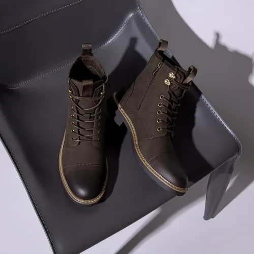 Vista 6 de Vostey Botas para hombre, botas casuales de motocicleta para hombre, botas chukka impermeables para hombre