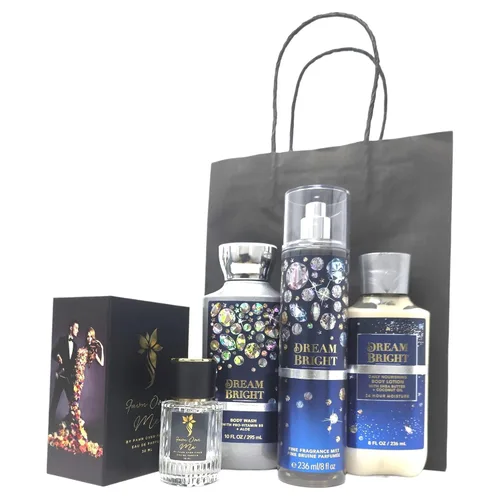 Vista 2 de Set de regalo de cuidado del baño y del cuerpo Trio con perfume Fawn Over Me y bolsa de regalo (Un Trio Fawn Over Me)