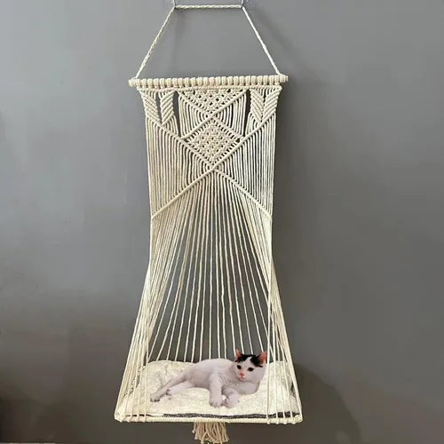 Vista 4 de Hamaca colgante de macramé para gatos de interior, cama bohemia para dormir, jugar, escalar y descansar (beige)