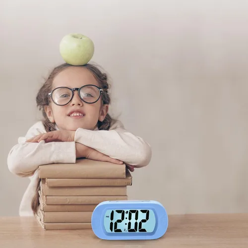 Vista 8 de Plumeet Reloj Despertador para Niños LCD Digital Grande Relojes Despertadores de Viaje con Repetición y Luz Nocturna - Sonido Ascendente