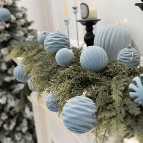 Vista 6 de Adornos de terciopelo de 3.15 pulgadas para árbol de Navidad, juego de 12 Azul empolvado