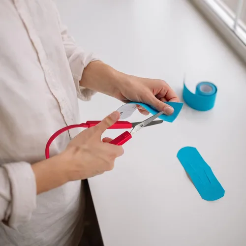 Vista 6 de Paquete de 4 tijeras de bucle adaptativas, tijeras de apertura automática de 8 pulgadas para necesidades especiales, niños y adultos (rojo)