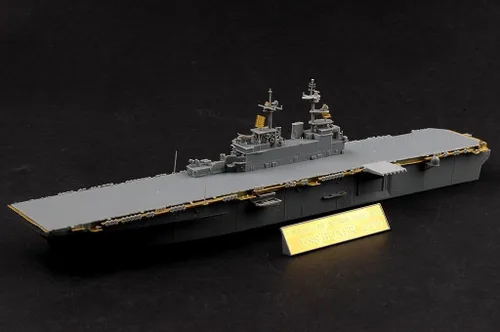 Vista 9 de Hobby Boss USS Boxer LHD-4 Kit de construcción de barcos