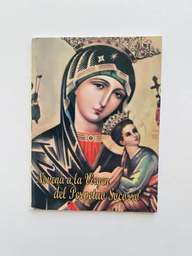 Vista 2 de Novena a la Virgen del Perpetuo Socorro" Libro de Rezo con Rosario de Madera Hecho a Mano