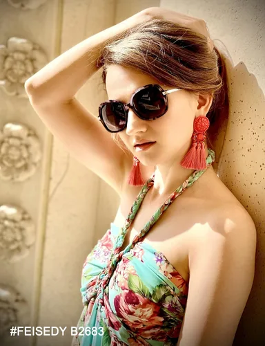 Vista 4 de FEISEDY Gafas de sol polarizadas elegantes clásicas para mujer, gafas de sol cuadradas anchas B2683