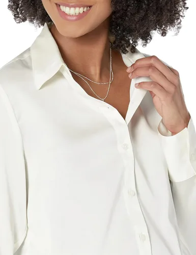 Vista 3 de Tienda Essentials Blusa de satén con botones de ajuste regular para mujer (disponible en tallas extragrandes)