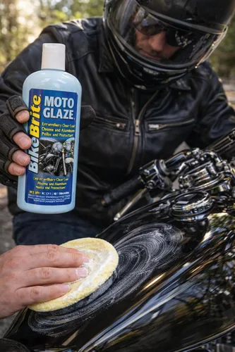 Vista 5 de Bike Brite Moto Glaze MC79000 Blue 12 fl. oz. con cera de carnauba para acabados pintados, cromo y aluminio