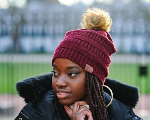 Vista 2 de Beautifully Warm - Gorro de invierno para cabello rizado con forro de satén para mujer borgoña (002-Burgundy)