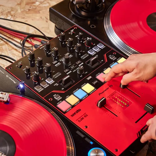 Vista 13 de Pioneer DJ DJM-S5 Mezclador de 2 canales para Serato DJ, rojo/negro