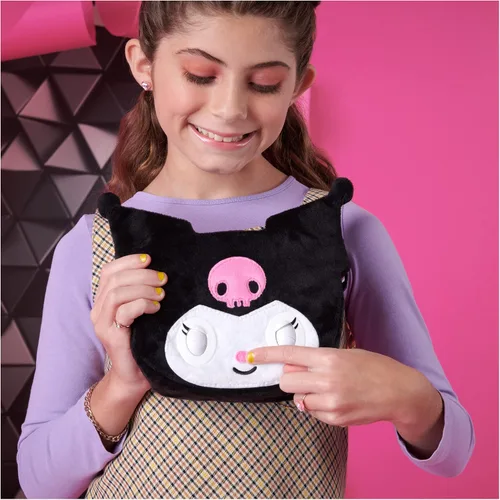 Vista 5 de Purse Pets, Sanrio Hello Kitty and Friends, Kuromi - Juguete interactivo para mascotas y bolso cruzado kawaii, más de 30 sonidos y reacciones